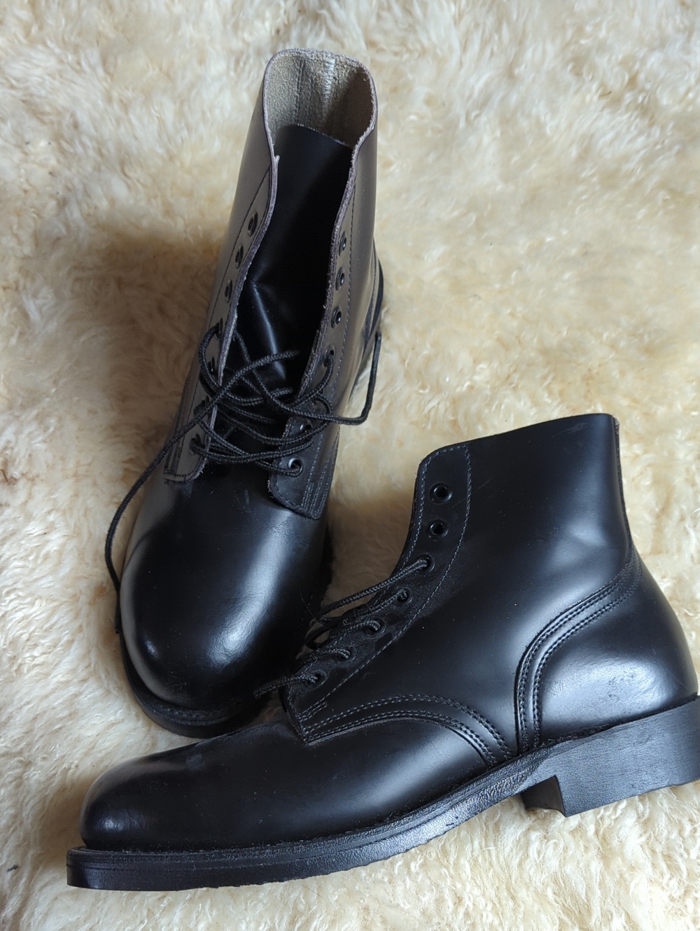 Men's Classic Black Leather Combat Boots Vintage 90s Never worn